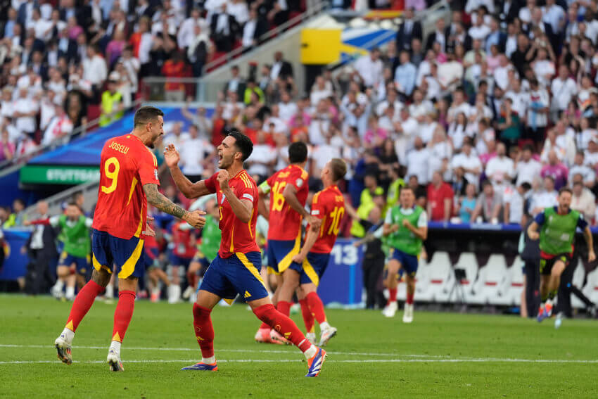 Spain players celebrate at the EURO 2024