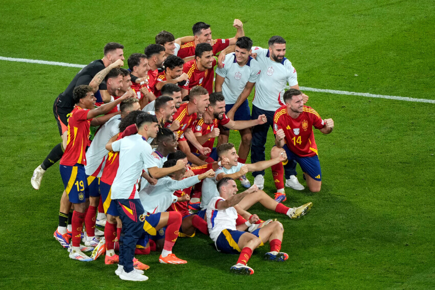 Spain team celebrate their place in the UEFA EURO 2024 final